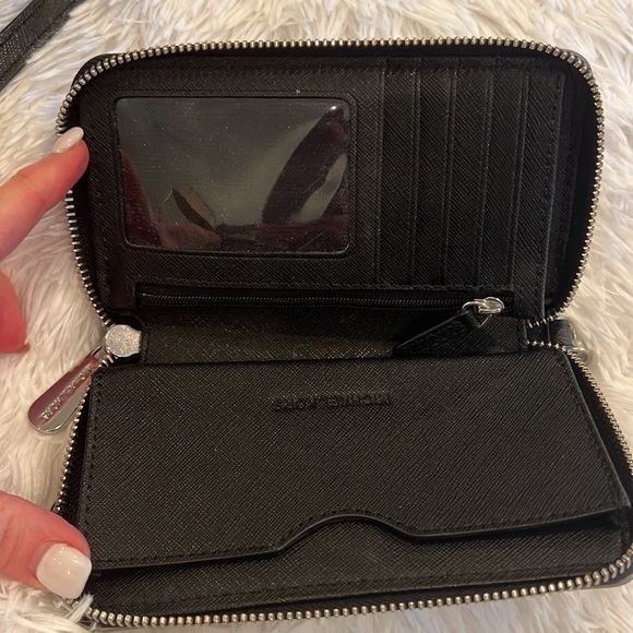 Super cute Michael Kors crossbody w/ matching wallet. wallet can be a wristlet - Picture 4 of 4